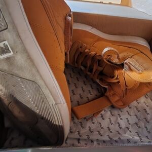 Fila..gently worn good condition..mustard color yellow